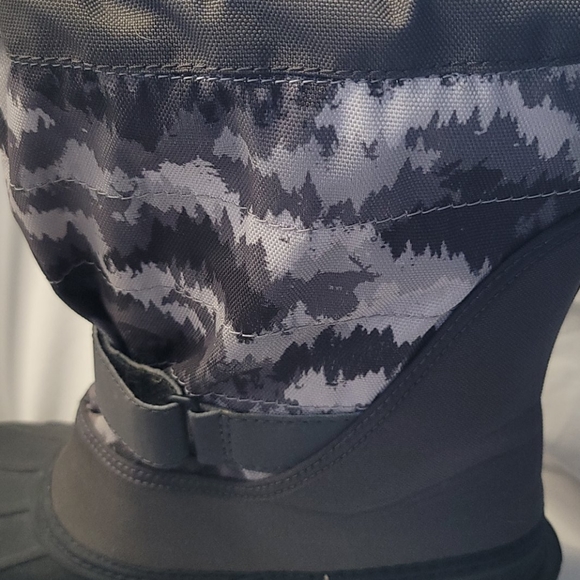 Columbia Boots - Picture 7 of 12